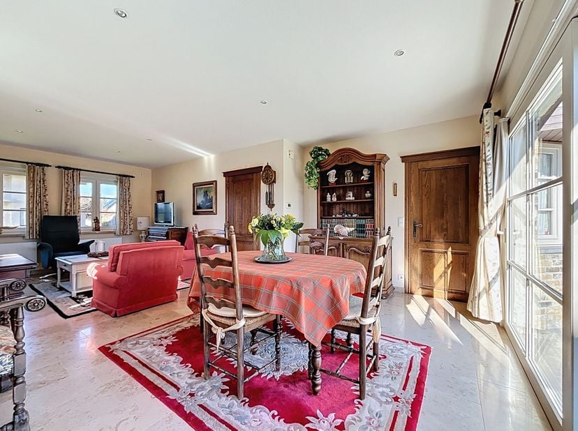Instapklare villa gelegen op een&amp;nbsp;fantastische locatie in een rustige woonwijk&amp;nbsp;te Nieuwpoort (grondgebied Oostduinkerke)<br />
De woning geni