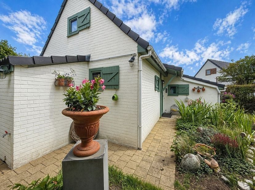 Vakantiewoning gelegen in het groene en rustige domein Nieuwendamme, op wandelafstand van de jachthaven en het openbaar vervoer van Nieuwpoort-Stad.<b