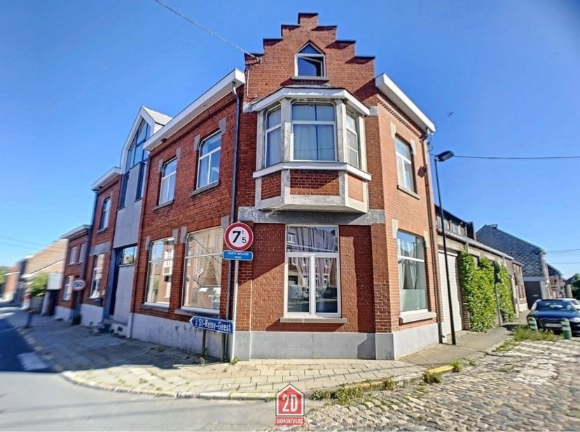 BONNIVERS - 2D presenteert een appartement met 1 slaapkamer te huur in Zétrud-Lumay. Gelegen op de 2e verdieping (geen lift) van een kleine residentie