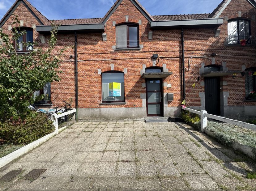 Vous êtes à la recherche d’une maison prête à emménager et offrant beaucoup d’espace ? Alors cette magnifique maison est exactement ce qu’il vous faut