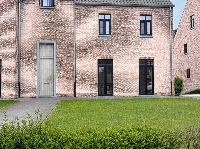 Zéér energiezuinig appartement, gelegen te Bevrijdingslaan 5 bus 3 te Meerhout.<br />
Dit appartement is gelegen op wandelafstand van de markt van Mee