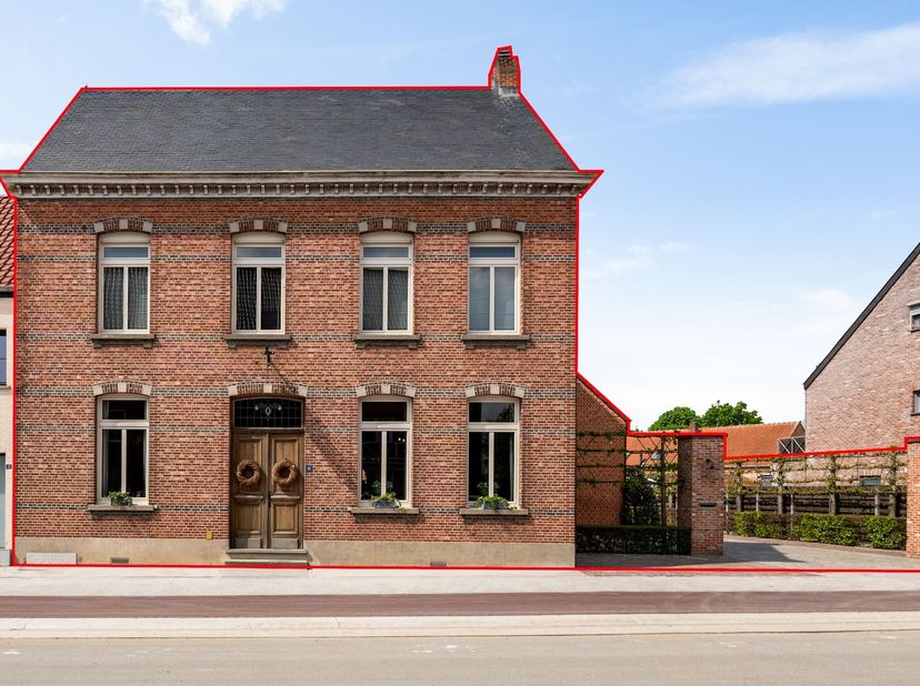 Authentiek karakterpand met tal van mogelijkheden voor gemengd gebruik<br />
Dit charmante gebouw, opgericht begin 20e eeuw, ademt authenticiteit en
