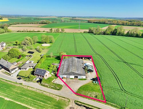                                         Bedrijfsgebouw te koop in Castillon, € 239.000
