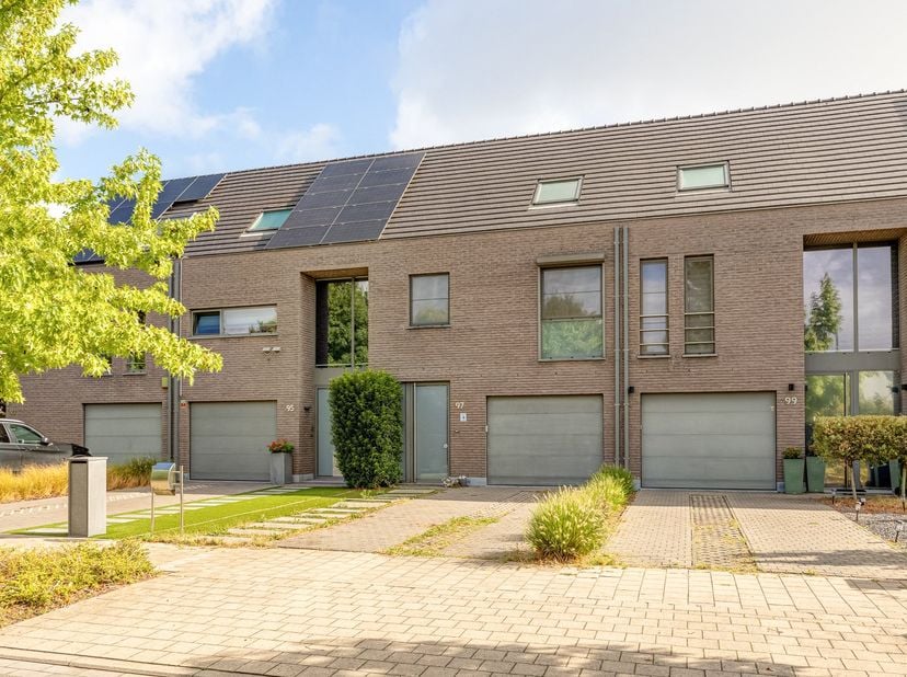 Prachtige, energiezuinige gezinswoning (2014) met 4-5 slaapkamers, garage en tuin in Hemiksem!<br />
<br />
In de rustige en kindvriendelijke Varenstr