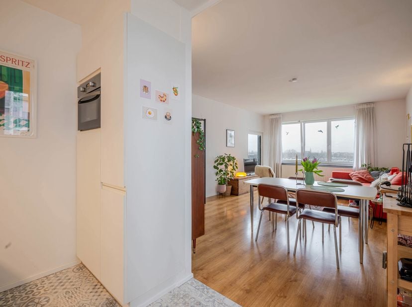 SITUATION<br />
Découvrez cet appartement deux chambres avec terrasse situé à Gand. Cet appartement offre une combinaison idéale de confort et d’acces