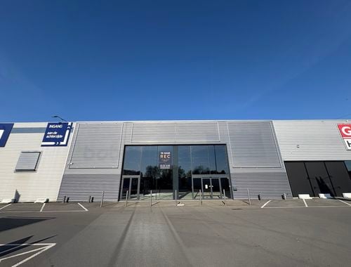                                         Handelsgelijkvloers te huur in Schelle, € 10.417

