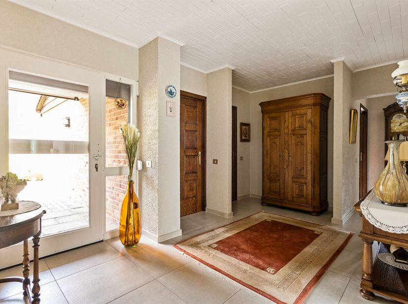 Charmante vrijstaande woning te koop in het groene Gelderhorsten te Lommel, met een uniek en rustgevend uitzicht op bosgebied aan de voorzijde en uitg