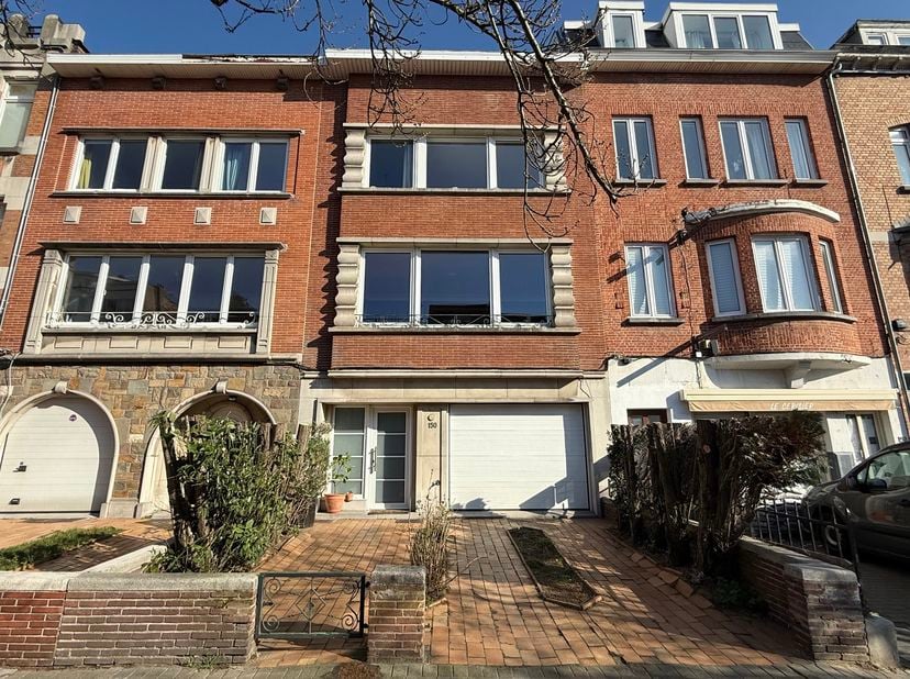 <br />
<br />
<br />
<br />
<br />
<br />
<br />
<br />
WOLUWE-SAINT-LAMBERT, vlakbij de wijk Georges Henri en tal van voorzieningen. Mooie bel-étage