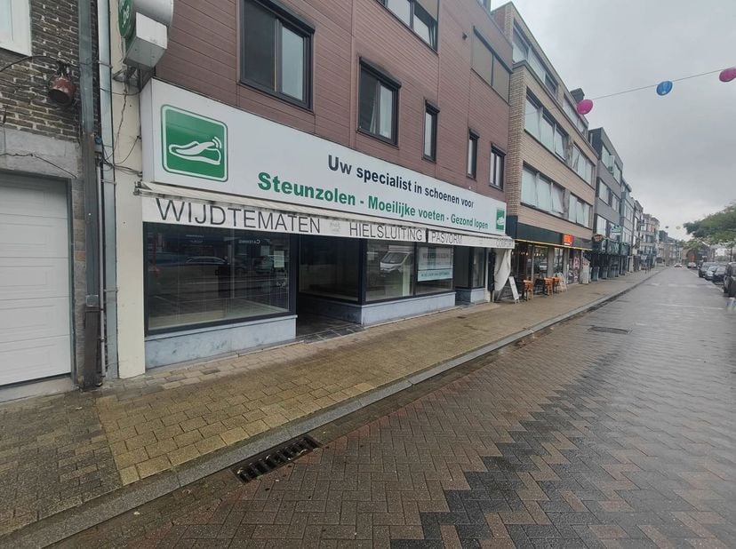 Bien professionnel à louer à Kortrijkstraat 26,
                    9800 Deinze