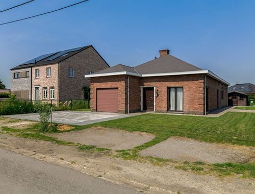                                         Bungalow à vendre à Waasmunster, € 449.000
