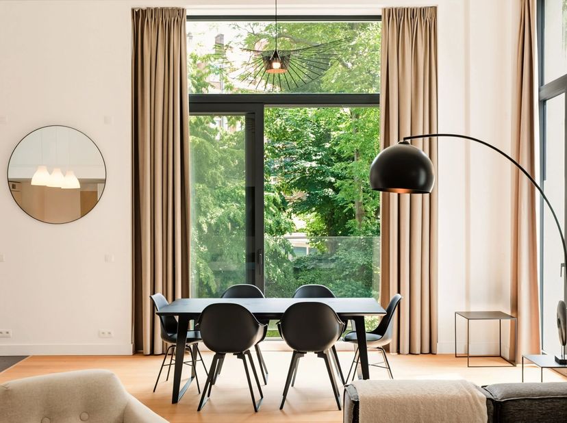 Bien présenté par Maia Zinchenko : maia.zinchenko@victoire.be<br />
Victoire-Junot vous propose en exclusivité :<br />
Exceptionnel duplex penthouse m
