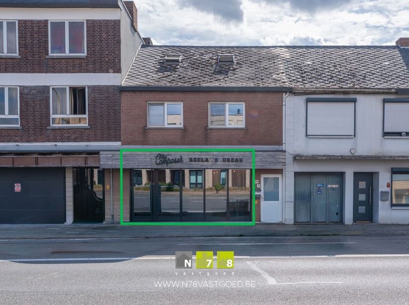 MODERN HANDELSPAND (98M²) GELEGEN AAN DE RIJKSWEG TE STOKKEM.<br />
<br />
EXTRA INFORMATIE<br />
- Maandelijkse huurprijs: 800 EUR.<br />
- Maandelij