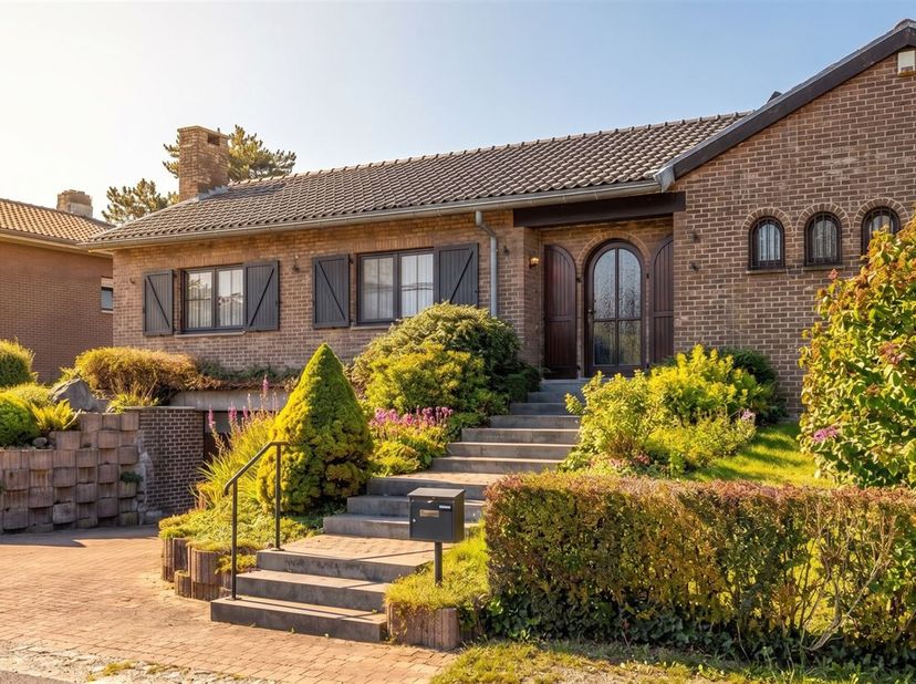 ***** Option ***** <br />
A Embourg, un spacieux bungalow (280m2) situé au Rond Chêne et comprenant trois chambres, deux salles d'eau, deux garages et