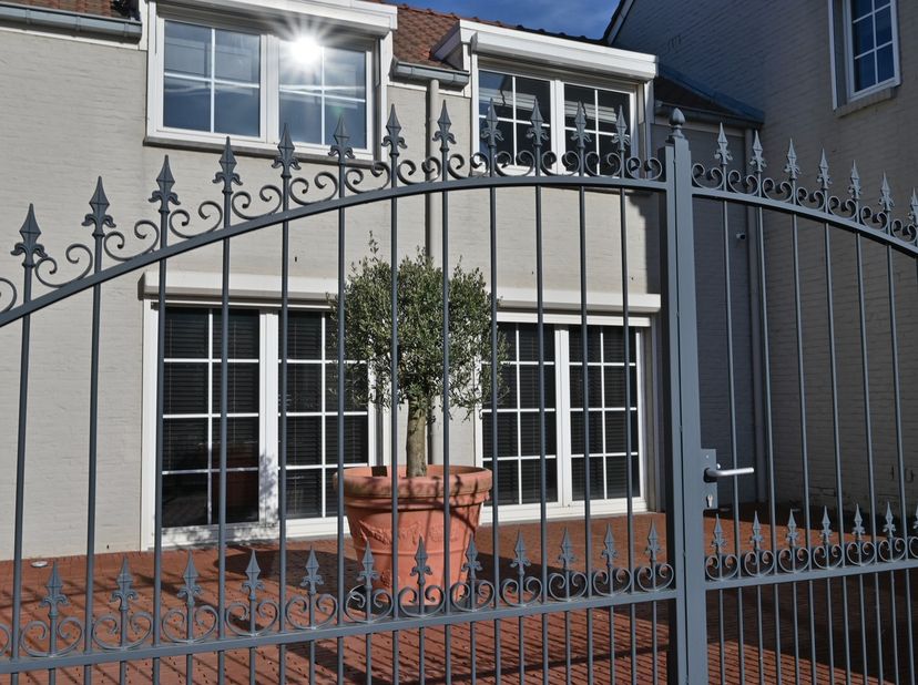 Karaktervolle woning met B&amp;amp;B in Veldwezelt<br />
<br />
Op een steenworp van Maastricht, In alle rust gelegen, vlakbij het fietsroutenetwerk en pr