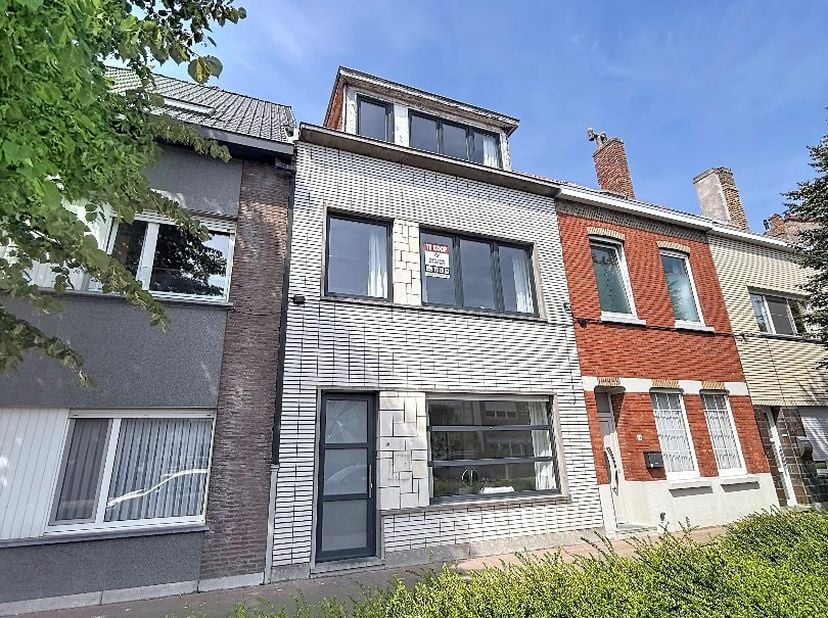Gelegen in de gegeerde woonbuurt Vogelzang geniet deze ruime woning van een absolute topligging. <br />
Hier woont u in een rustige en kindvriendelijk