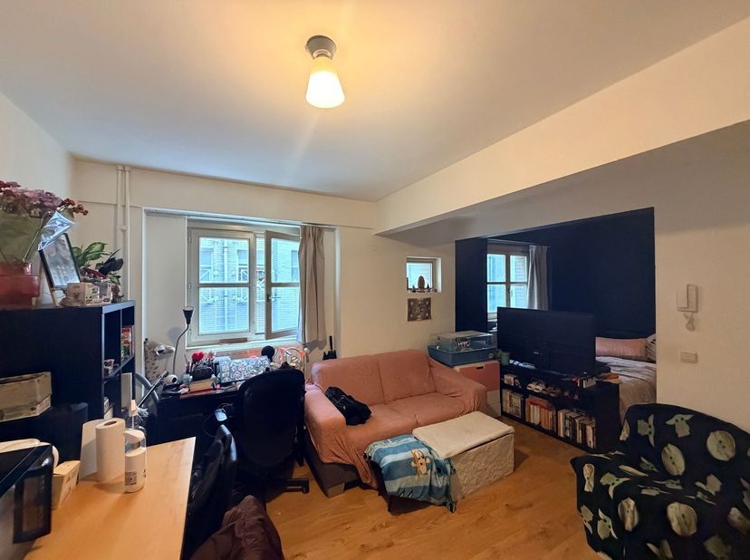 Studio confortable dans le centre d'Anvers !<br />
Situation : Studio très central, proche des commerces, des écoles et des transports en commun<br /