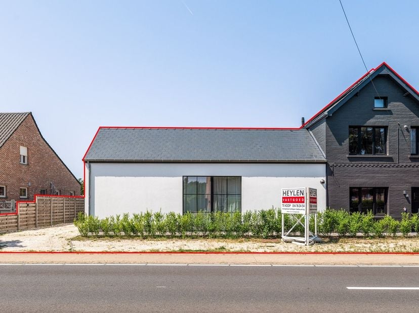 Moderne halfopen bebouwing met 4 slaapkamers en ruime tuin in Westerlo<br />
<br />
<br />
Locatie: <br />
Rustig gelegen in Westerlo met een vlotte