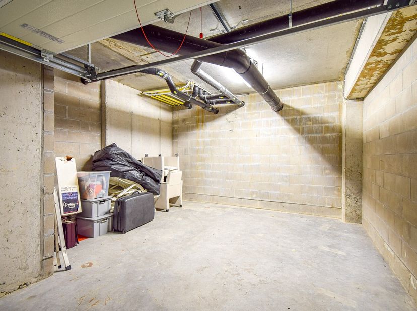 Garage à vendre
                    à 8470 Gistel
