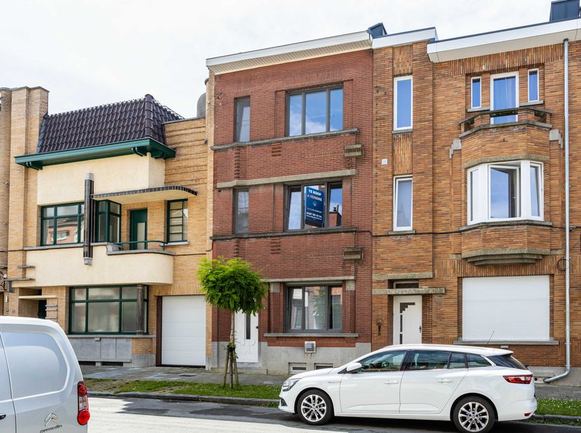 BEZOEK KAN NA TELEFONISCHE AFSPRAAK MET KAROLINE 0487/98.10.04<br />
<br />
Art Deco met karakter!<br />
<br />
Een BURGERWONING waar charme, eleganti