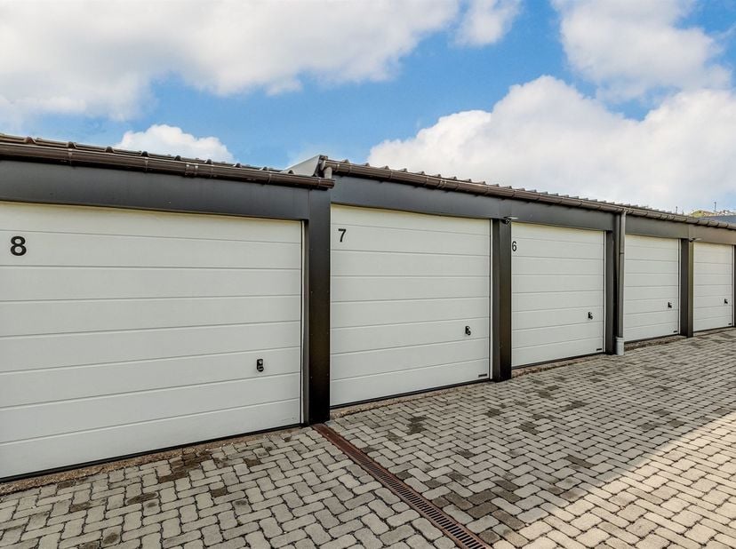 6 garages agréés offrant un rendement avéré et sans charges communes (jusqu'en 2030). Si vous recherchez un investissement simple dont le rendement br