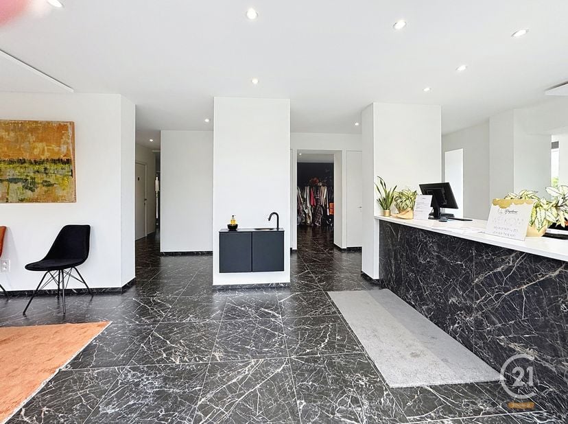 Uniek Handelspand met woonst in Hoepertingen (Tongeren-Borgloon)<br />
Perfect voor vrije beroepen, horeca, kantoor of handel, zorgwoning of riante wo