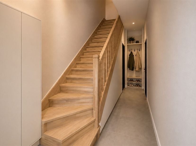 Volledig gerenoveerde woning met 4 slaapkamers en 2 badkamers nabij natuurgebied Schapenhagen<br />
Ligging:<br />
Rustig gelegen nabij het natuurgebi
