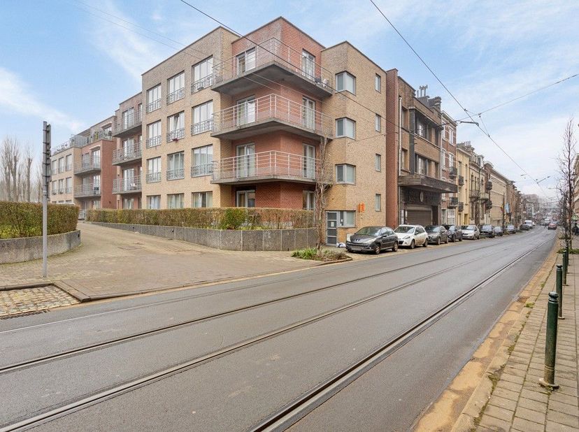 ***** Bekijkt u dit pand via Zimmo? Surf dan naar https://av-vastgoed.be/tekoop/6392 waar u meer informatie terug vindt! *****<br />
<br />
LIGGING<br