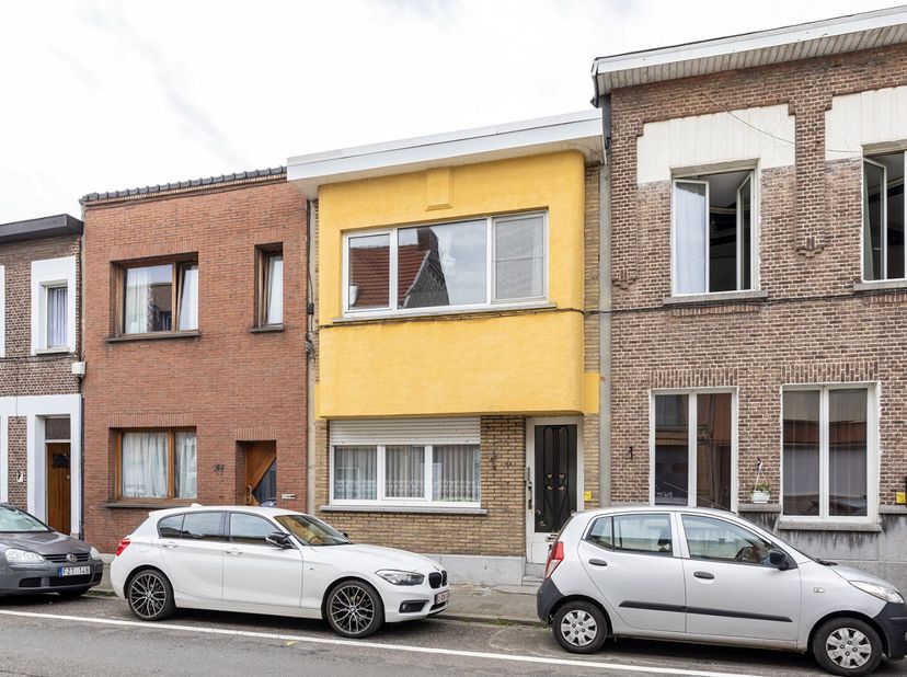 Bent u op zoek naar een woning met drie slaapkamers of spreekt kangoeroewonen u aan? Dan stellen wij u graag deze woning voor, die momenteel is ingede
