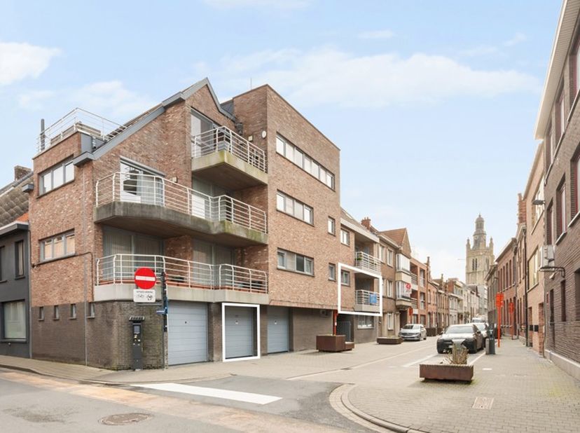 Energiezuinig appartement (108m2) met 2 slaapkamers en 2 terrassen (inclusief ruime garage)<br />
<br />
Op een steenworp van de Grote Markt in Roesel