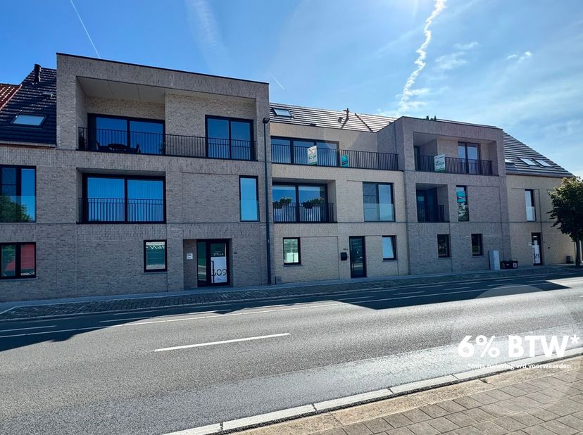 Ontdek Residentie Stella, gelegen in de Woumenweg 309-311 te Woumen. Een prachtig nieuw appartementsgebouw met 14 ruime appartementen. Met zijn perfec