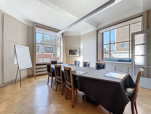                                        Atelier à louer à Woluwe-Saint-Pierre, € 700
