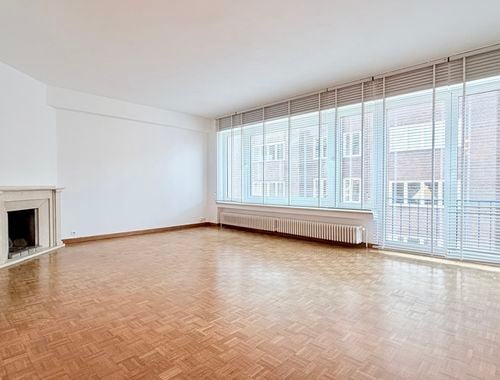                                         Appartement te huur in Elsene, € 1.400
