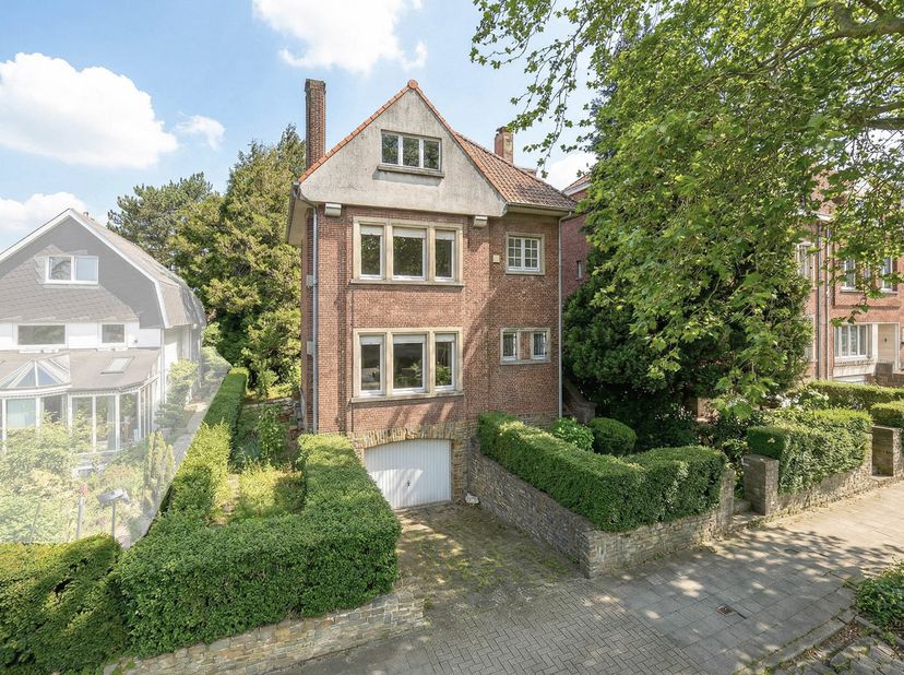 Maxime Real Estate stelt een ruime vrijstaande te renoveren woning voor.<br />
Gelegen in de gegeerde wijk Vandervelde, op een steenworp van het Woluw