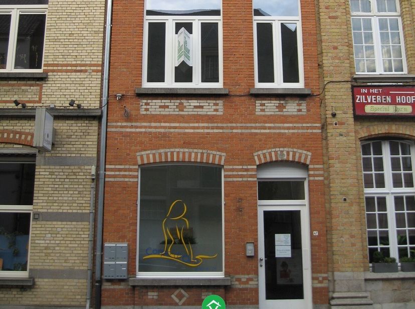 Bien professionnel à louer
                    à 8900 Ieper