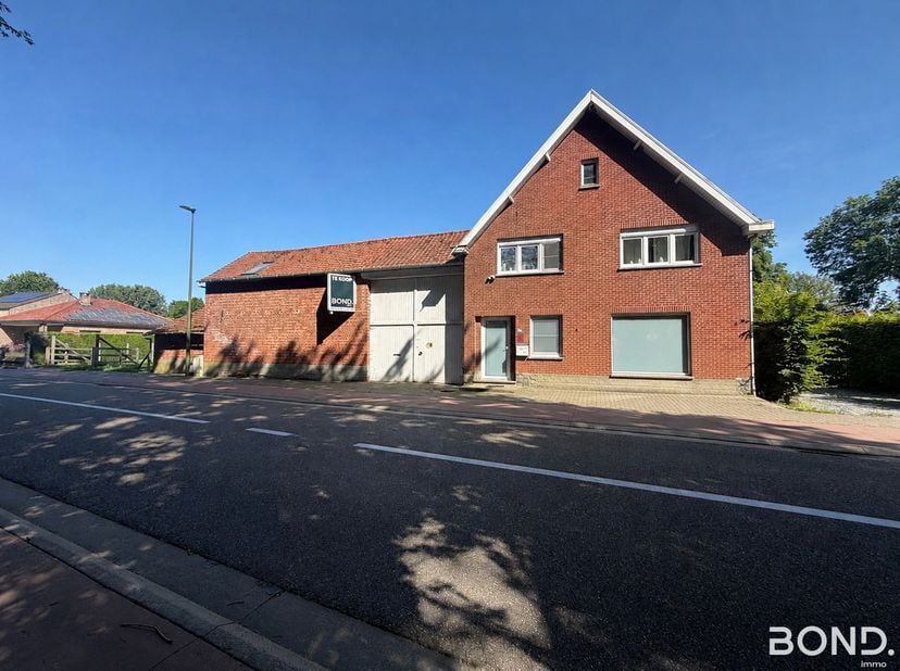 Alle biedingen worden in overweging genomen.<br />
Hoeve met charmante binnenkoer, veel ruimte en tal van mogelijkheden in het landelijke Budingen (Zo