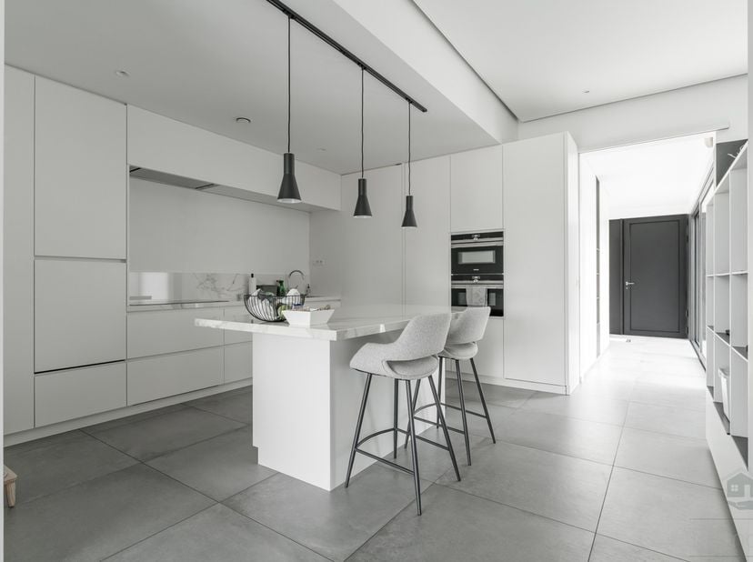 ALGEMEEN:<br />
<br />
Recente, luxueus afgewerkte energiezuinige woning te Kuringen.&amp;nbsp;<br />
<br />
LIGGING:<br />
<br />
Rustig wonen met Hassel