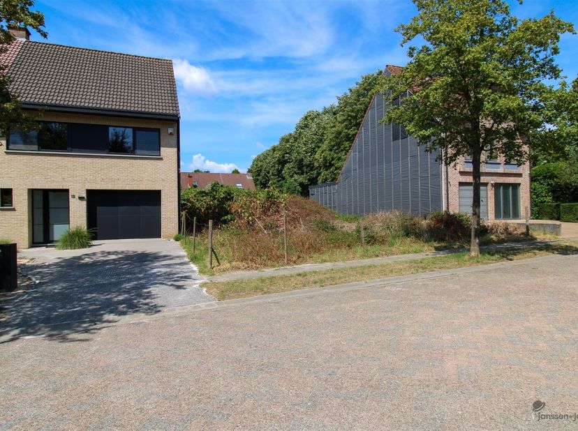 Terrain à bâtir 540 m² pour construction fermée (2 terrains possibles)<br />
Ce terrain à bâtir est situé dans une rue calme et sans issue, à côté du