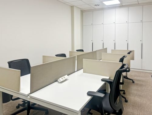                                         Bureaux à louer à Gent, € 319
