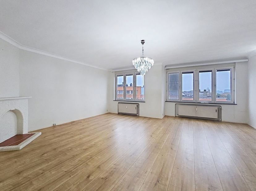 KOEKELBERG - A proximité de la Basilique, aux espaces verts et aux transports en commun, Parvissimmo vous propose ce lumineux appartement de +/- 99 m²