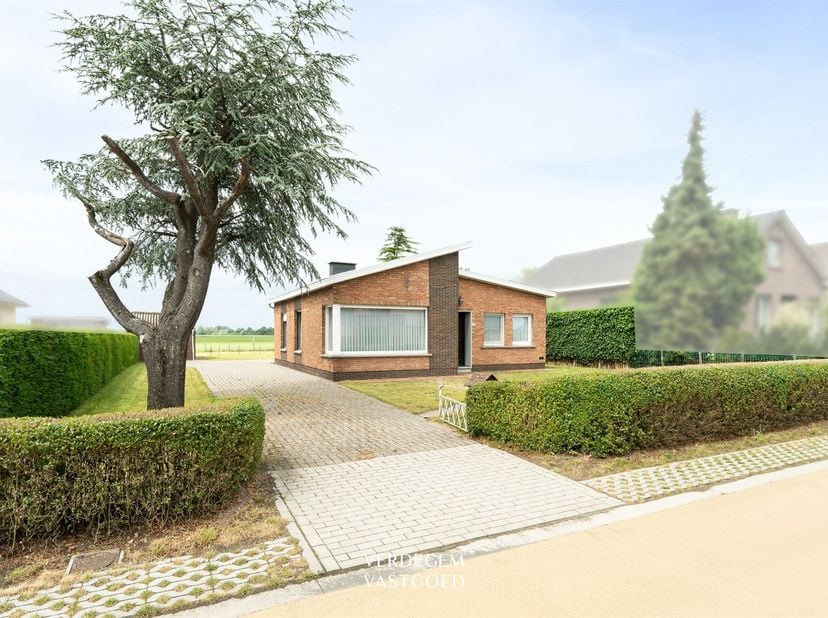 Charmant bungalow<br />
superbe emplacement avec verdure environnante<br />
situé à la frontière de Wachtebeke<br />
grand terrain<br />
grande al