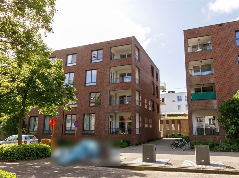 Knappe assistentiewoning met terras in het hartje van Geel<br />
Het appartement bevindt zich op de derde en tevens ook hoogste verdieping en is berei