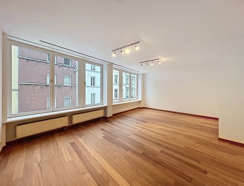                                         Bureaux à louer à Bruxelles, € 950
