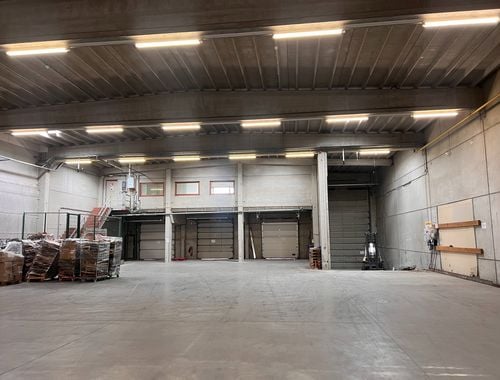                             Entrepôt avec bureau à louer à Menen
