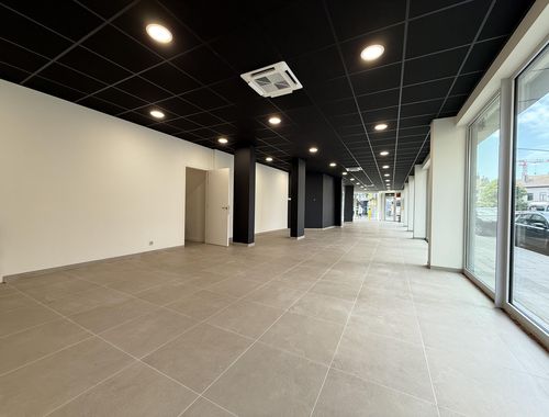                                         Handelsgelijkvloers te huur in Oostende, € 2.500
