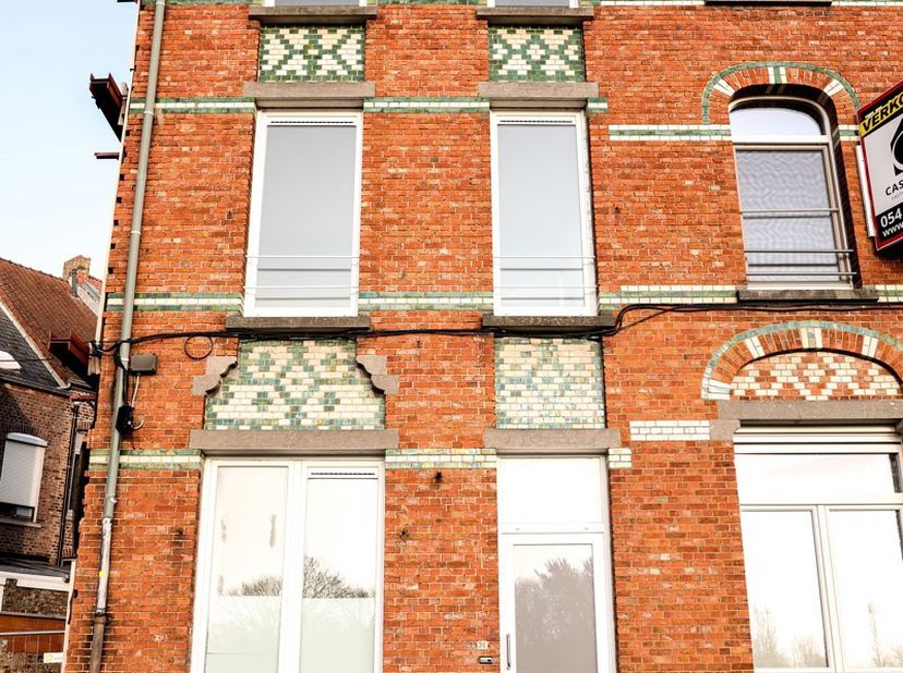 MAISON DE MAÎTRE ÉLÉGANTE AVEC 4 ÉTAGES ET CAVE  EMPLACEMENT EXCEPTIONNEL AU SAS DE GERAARDSBERGENDans la paisible Molenstraat, une rue perpendiculair