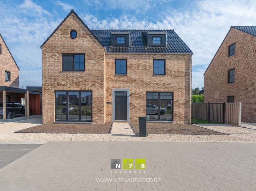 Maison à vendre
                    à 3680 Maaseik