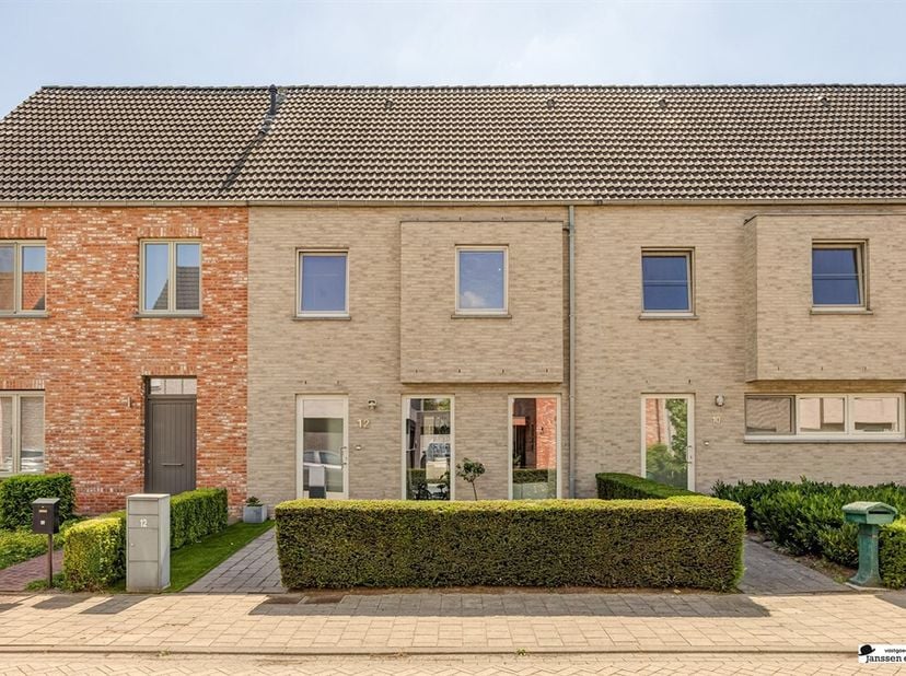 Vous recherchez une maison récente, prête à emménager, dans un emplacement de choix ? Alors cette maison familiale économe en énergie, située au coeur