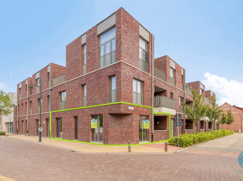 Prachtig, instapklaar appartement met terras en ondergrondse autostaanplaats in centrum Arendonk.<br />
Via de inkomhal betreden we het appartement. H