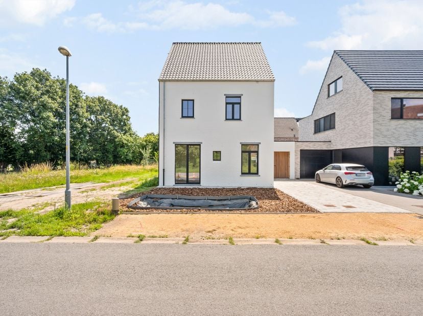 INDIEN U EEN BEZOEK WENST IN TE PLANNEN GELIEVE EEN BEZOEK AAN TE VRAGEN VIA WWW.HILLEWAERE.BE VIA DE RODE KNOP.<br />
<br />
Deze BEN-woning is zonet