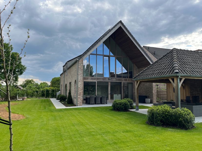 Energiezuinige woning met uniek vrij uitzicht <br />
<br />
Deze uitzonderlijke woning is gelegen op een perceel van 16 are in een groene omgeving, vl